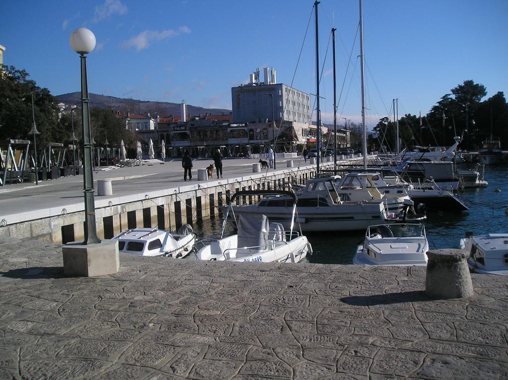 Family Apartments Ankica Crikvenica Exteriör bild
