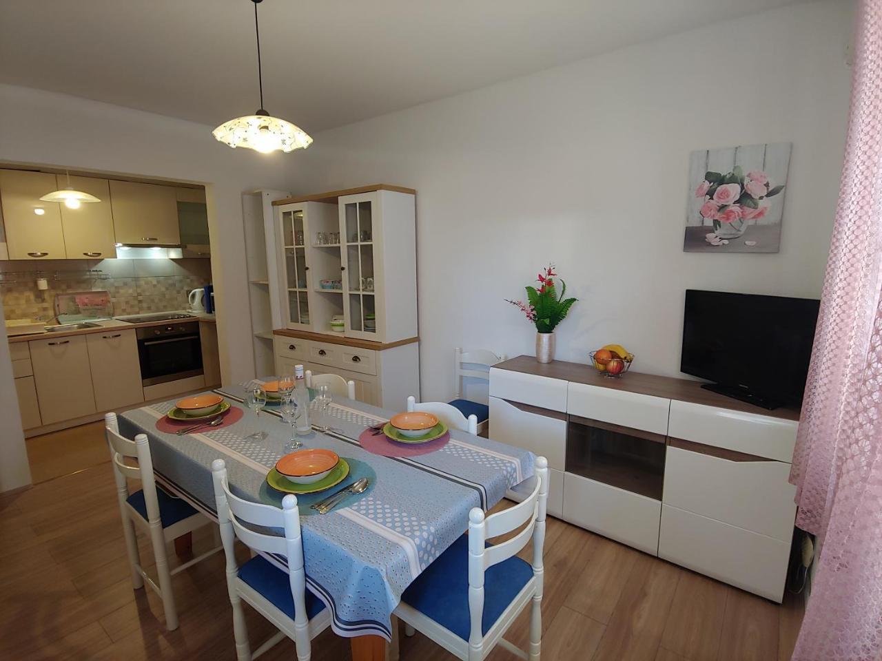 Family Apartments Ankica Crikvenica Exteriör bild